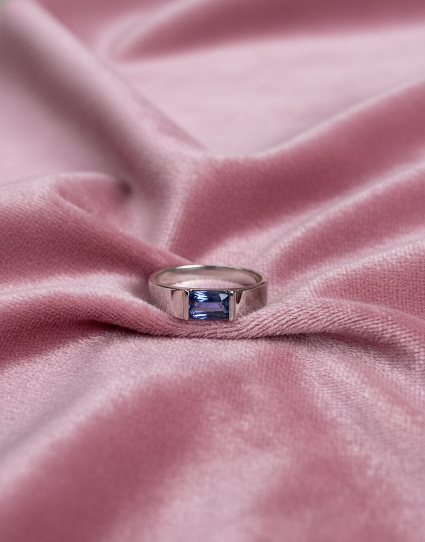 💎 Elegant Blue Sapphire Men’s Ring – Strength in Simplicity 💎